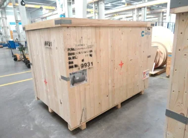 Exportkiste aus Holz mit Metallecken für erhöhten Schutz und weltweiten Versand