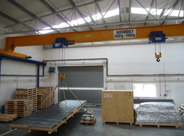Umfassende Auswahl an Verpackungen aus Holz, OSB, Sperrholz, Schutzfolien und weiteren Materialien für weltweite Logistik, Lagerung und Export