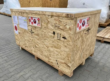 Transportkiste für empfindliche Güter mit Stoß- und Kippindikatoren