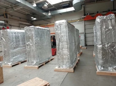 Vorbereitung auf die Überseeverpackung - Korrosionsschutz, Trockenmittel und Einschweißen in Aluminiumfolie