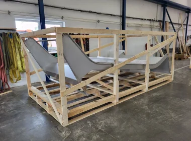 Holzverschlag für den Exportversand einer Rutsche