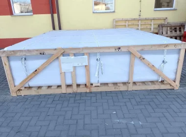 Kombination aus Holzverschlag und Schrumpffolienverpackung für erhöhten SchutzKombination aus Holzverschlag und Schrumpffolienverpackung für erhöhten Schutz