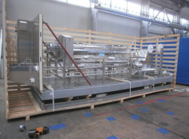 Vor-Ort-Komplettierung eines Transportverschlags - Verpackung von Produktionslinien und Maschinen beim Kunden
