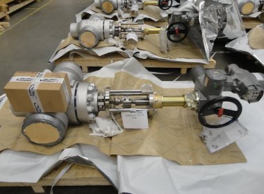 Überseeverpackung mit Trockenmitteln, Korrosionsschutz und Einschweißen in Aluminiumfolie