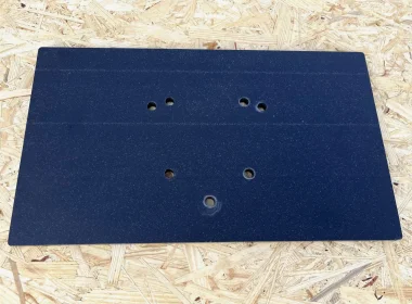 Präzises CNC-Bohren und -Fräsen von Kunststoff- und Bauplatten